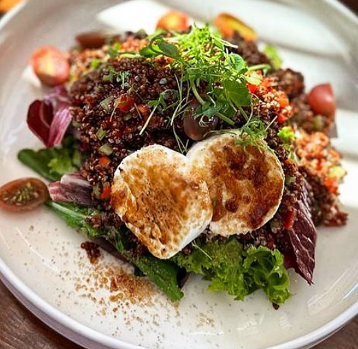 Kinoa Salatası, Keçi Peynirli